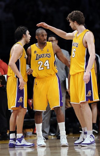 Kobe, Lakers Fky Over Trail Blazers
