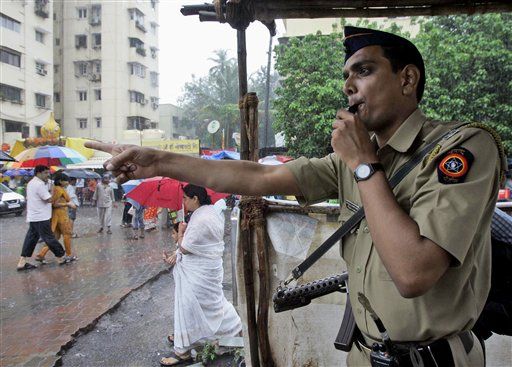 Police Search Mumbai for 4 Men Plotting Holiday Attack
