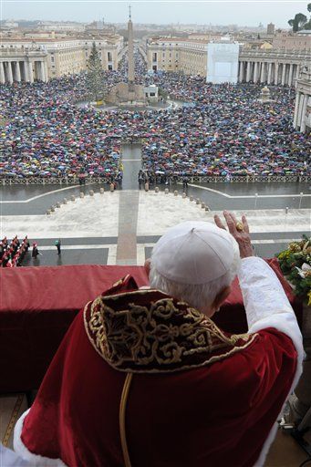 Pope Razzes China in Christmas Message