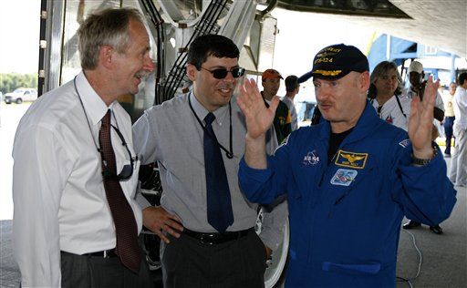 Gabrielle Giffords' Husband Is Astronaut Mark Kelly