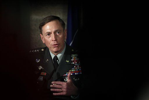 Petraeus Not Resigning: Pentagon