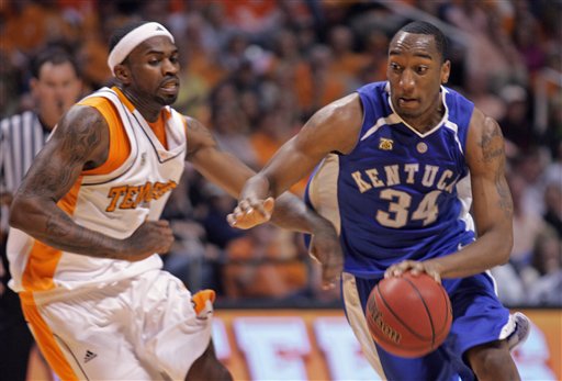 No. 1 Tennessee Squeaks by Pesky Kentucky