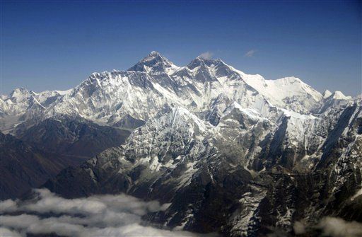 82-Year-Old Climber Dies on Everest