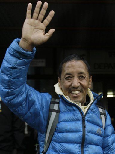Apa Sherpa Ascends Mount Everest for 21st Time, Breaking His Own Record