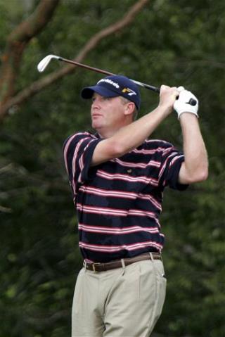 Pro Golfer Kills Hawk, Faces Charges