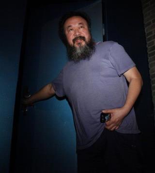 Ai Weiwei Released on Bail in China After 'Confessing His Crimes'