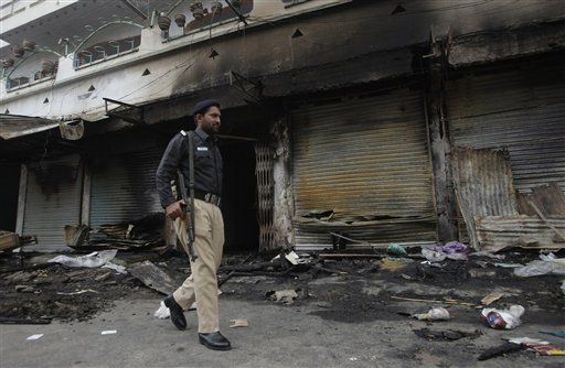 Pakistan Cops Told to Shoot Gunmen on Sight