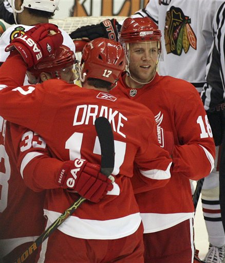 Red Wings Best Blackhawks to Win 4th Straight