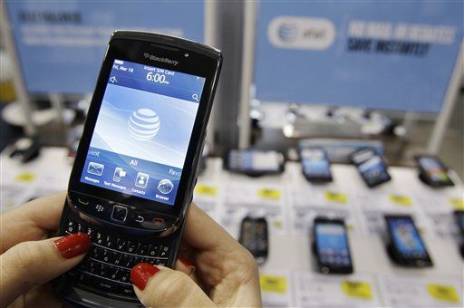 BlackBerry Maker Cuts 2,000 Jobs, Moves Execs