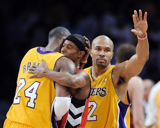 Kobe, Lakers Douse Raptors Late, 117-108