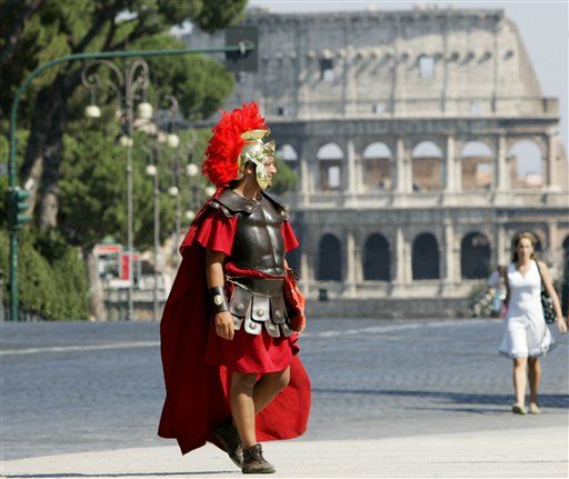 Gladiator Thugs Busted at Colosseum