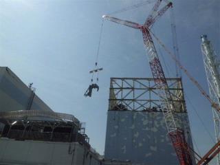 Giant Tent Goes Up Over Japan Reactor