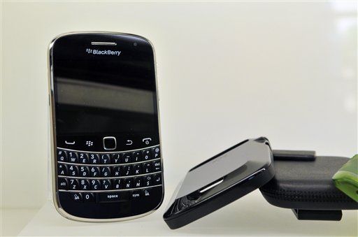 David Pogue: Blackberry 9900 No Match for Apple iPhone, Google Android