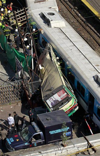 Bus-Train Crash Kills 11 in Argentina
