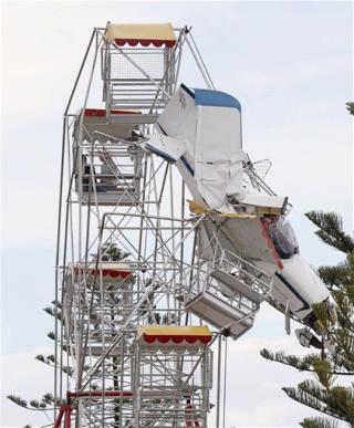 Plane Hits Ferris Wheel: Everybody's OK