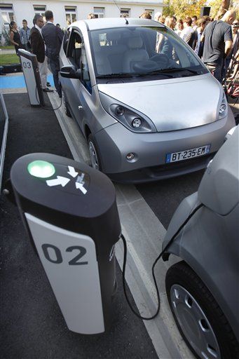 Parisians Get Charge Out of New Electric Car Share