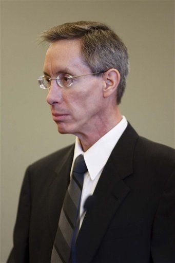 One of Warren Jeffs' Wives Flees Sect With Police Help