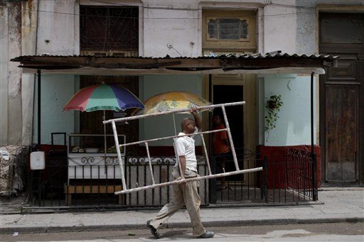 Cuba Allows Citizens to Buy, Sell Homes