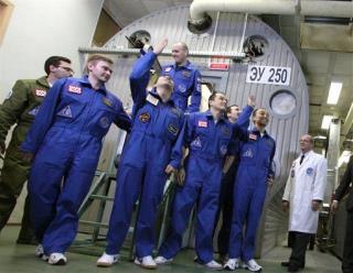 Crew Emerges From 520-Day Mars 'Flight'