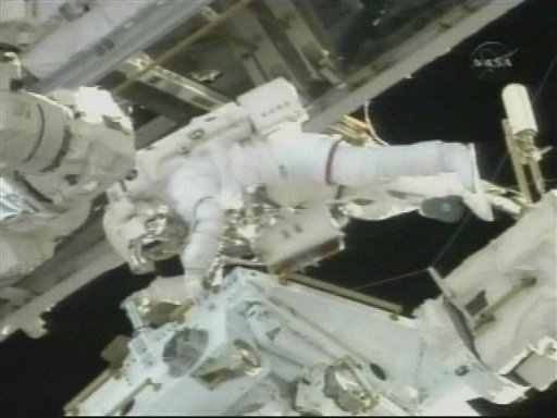 Dextre Moves Into Place, Awaits First Call