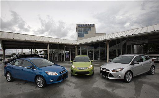 Chrysler, Volkswagen Sales Surge as Car Sales Hit 2-Year High