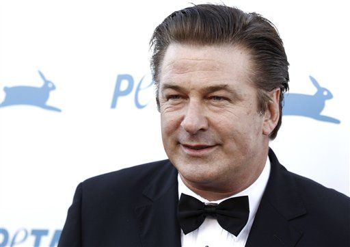 Alec Baldwin Apologizes to Fellow Passengers for Causing Delay on American Airlines Flight