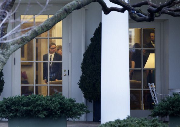 Brad, Angelina Score Oval Office Huddle