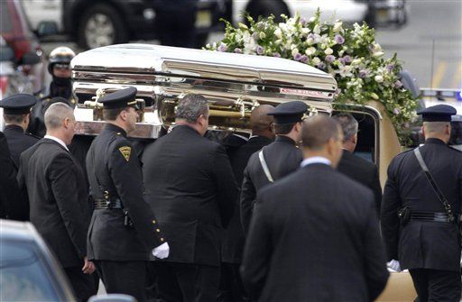 Enquirer Publishes Pic of Whitney Houston in Open Coffin