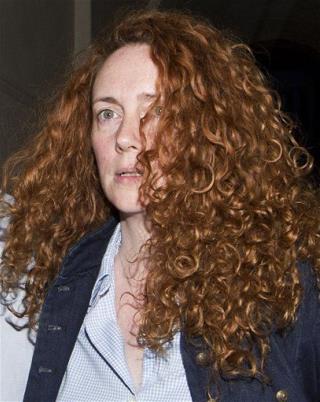 Brooks, 5 Others Arrested in Phone Hacking Inquiry