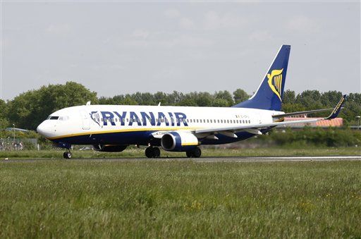 Ryanair Asks Crews to Lose Weight to Cut Fuel Costs