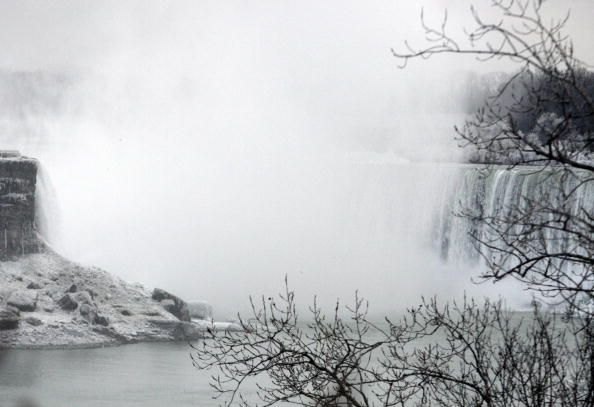 Man Survives Niagara Falls Plunge