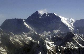 Toll in Everest 'Traffic Jam' Hits 4