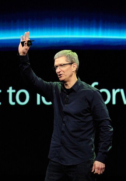 Apple Boss Turns Down $75M Payout