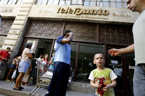 Cuba Ends Cell Phone Ban