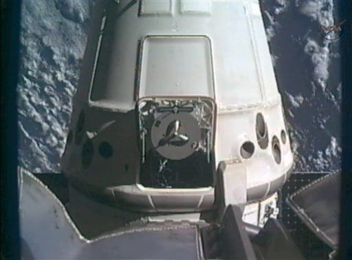 SpaceX Dragon Returns to Earth