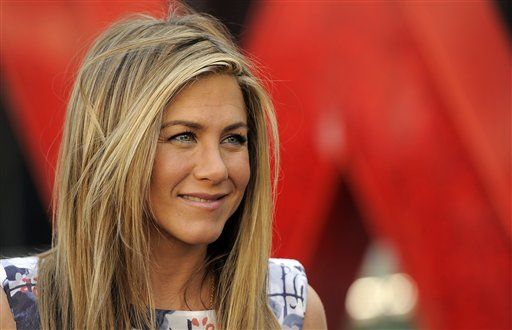 Aniston, Theroux Engaged