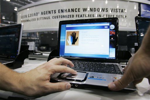 PC Sales Plunge, Now at a 'Crossroads'