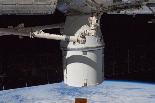 Dragon Exits ISS, Heads Home