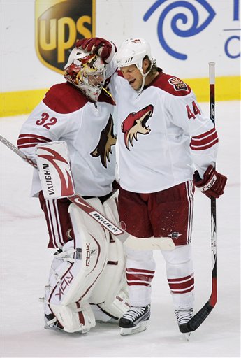 Carcillo's Hat Trick Lifts Coyotes
