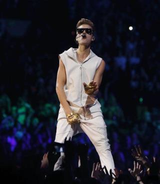 Judge Says Paparazzi Have Right to Chase Bieber