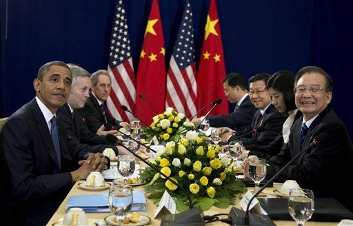 Obama Attends East Asia Summit Amid Sea Feud