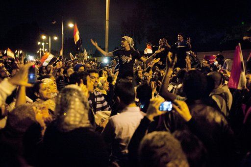Egypt's Morsi Flees Palace as Crowd Rages Outside