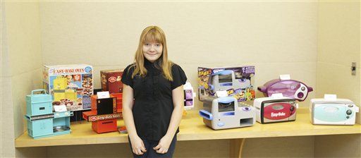 Teen Wins Fight for Less 'Girly' Easy-Bake Oven