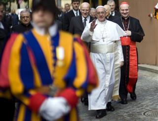 Pope Francis Hangs Out With Pilgrims, Gives 1st Angelus