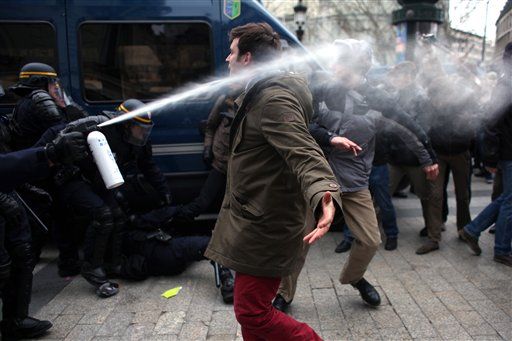 Clashes Erupt at Paris Anti-Gay Marriage Protest