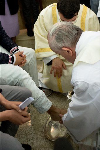 Pope Broke Church Rules, Washed Women's Feet