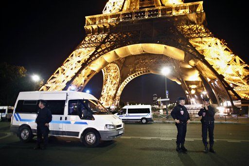Eiffel Tower Evacuated After Bomb Threat