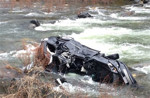 Kayaker Saves Family After SUV Crash