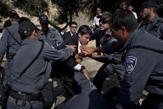 In Reversal, Israel Police Protect Praying Women