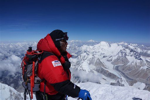 Helicopter Rescues Oldest Climber From Everest